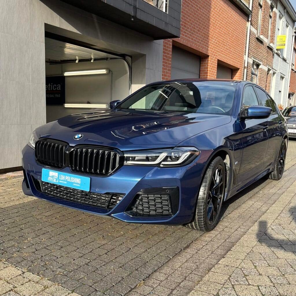 Glimmende sportwagen behandeld met een keramische coating door LDH Car Detailing nabij Ninove.